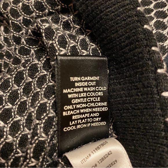 Torrid Womens Sweater sz 4 Black White Geo Pullover Short Sleeve Knit - Picture 5 of 5